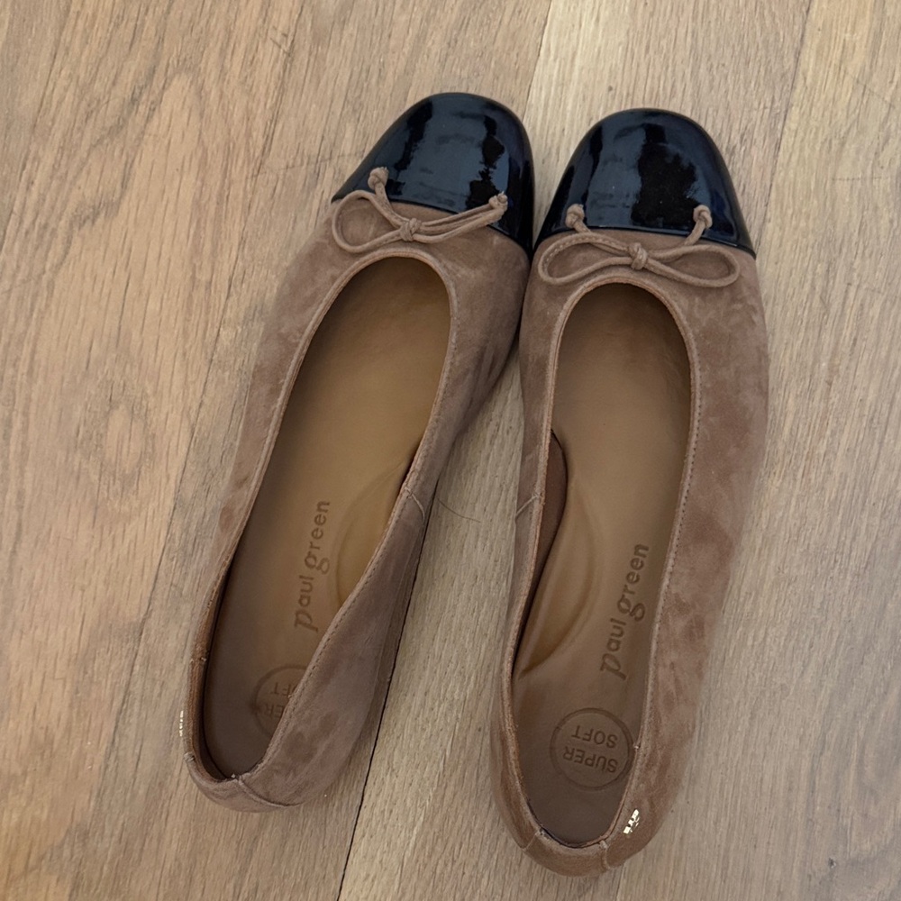 Paul Green Women’s Suede and Patent Leather Flats